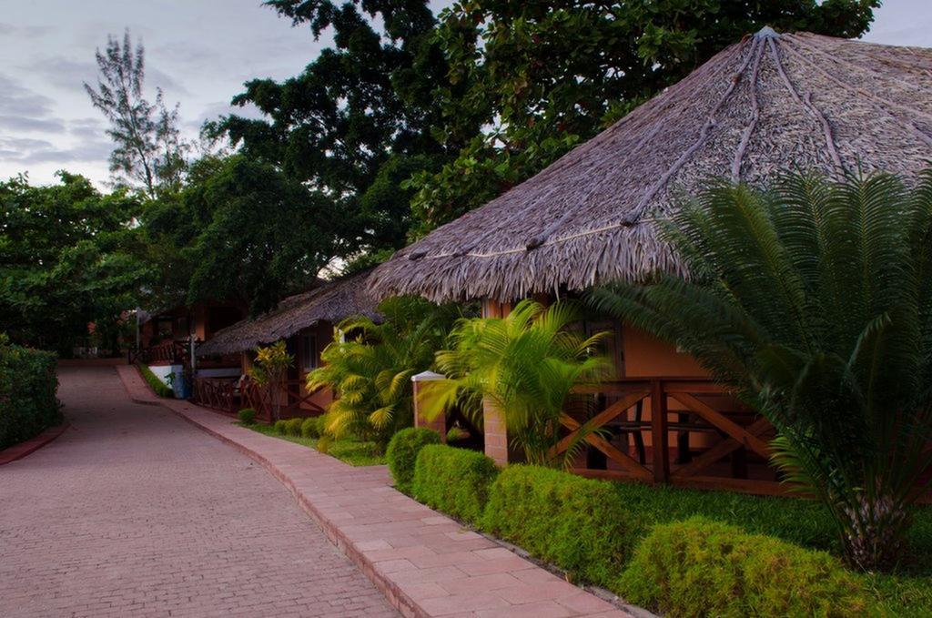Hotel Edena Kely Mahajanga Esterno foto