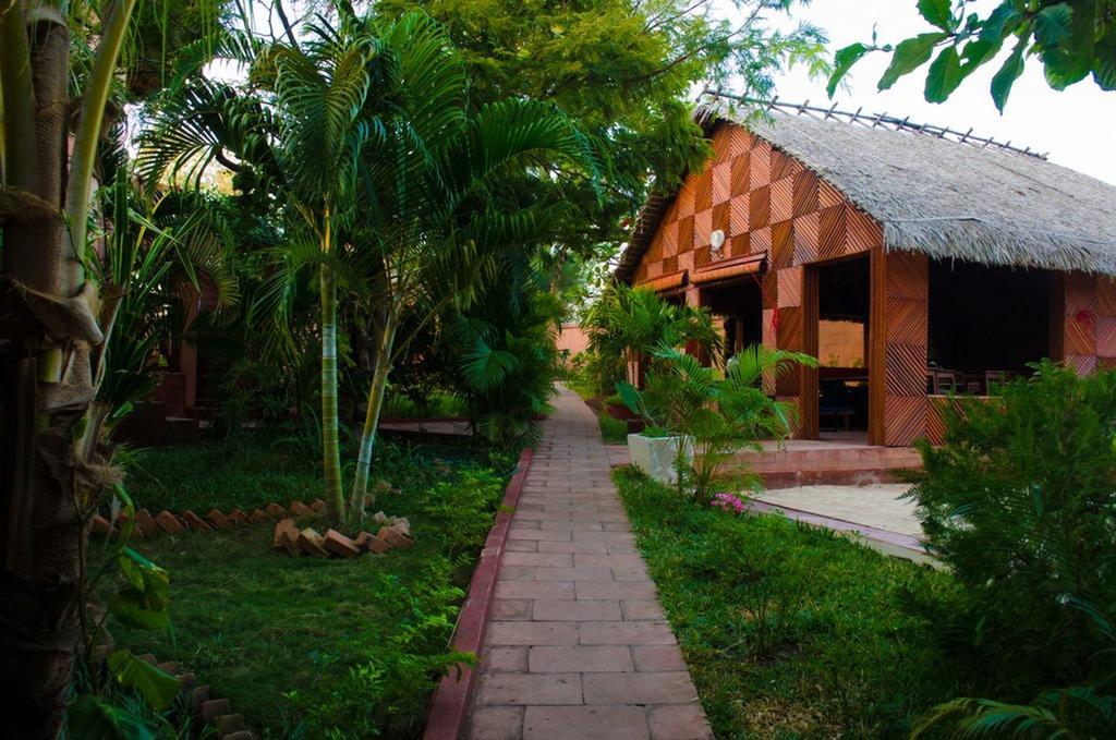 Hotel Edena Kely Mahajanga Esterno foto