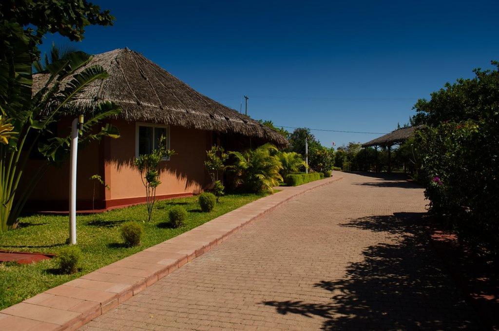 Hotel Edena Kely Mahajanga Esterno foto